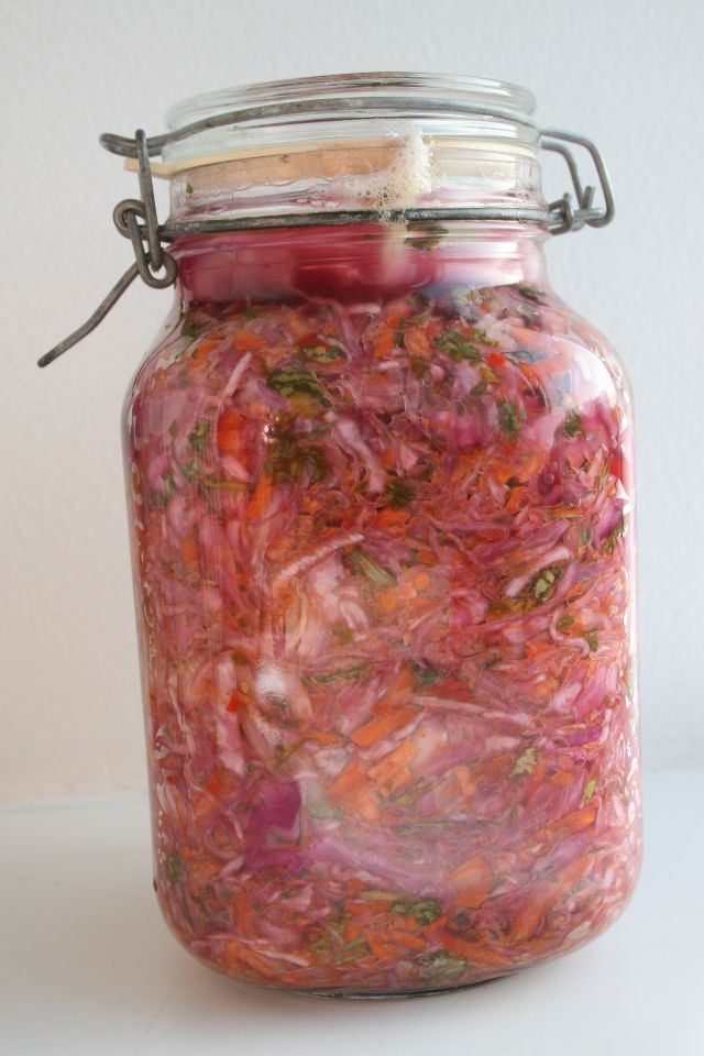 Fermenting vegetables in jar